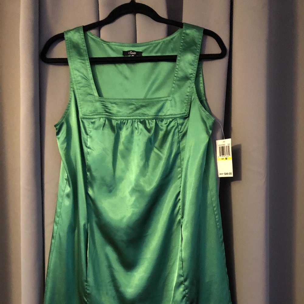 Green elegant summer dress